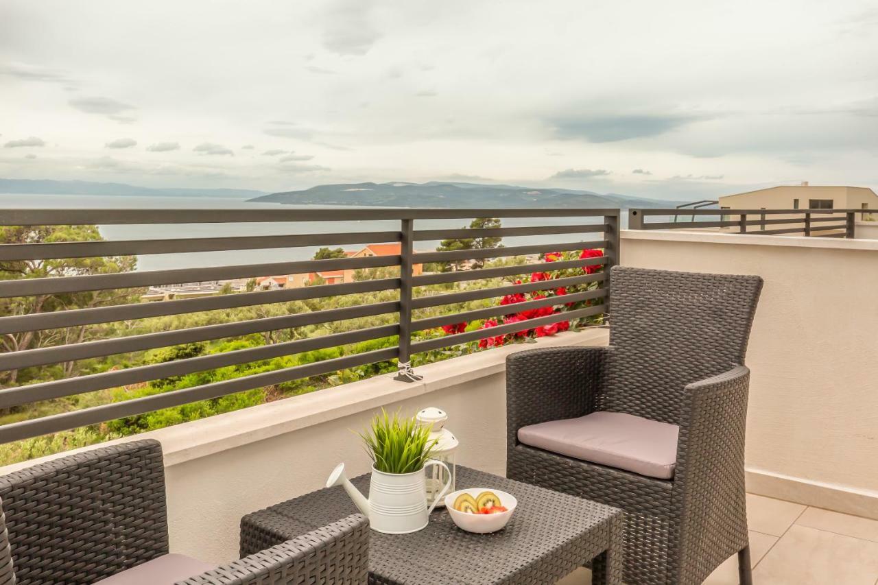 Luxury Nikolina Sea&city View Apartment