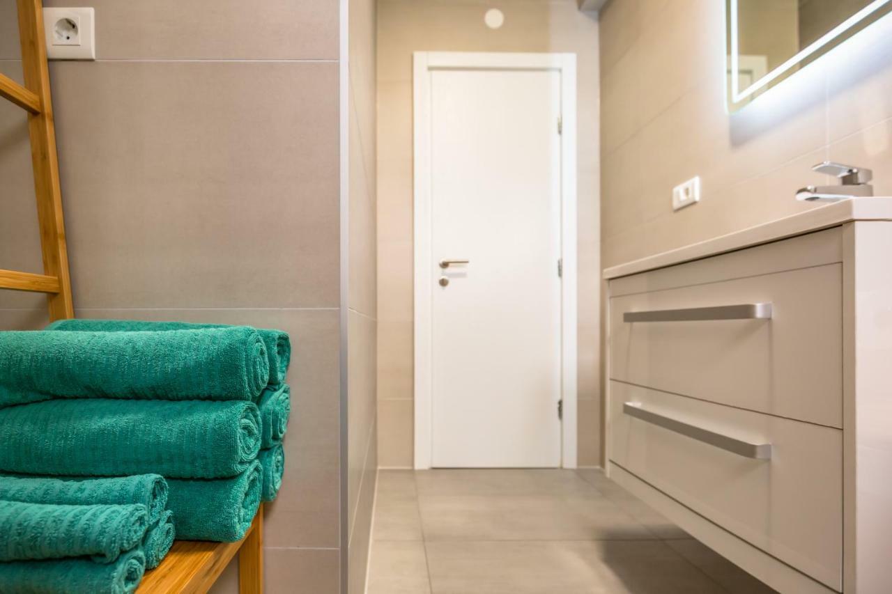 Luxury Nikolina Sea&city View Apartment *